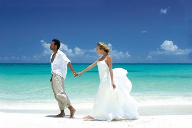 Wedding-Couple-on-Beach